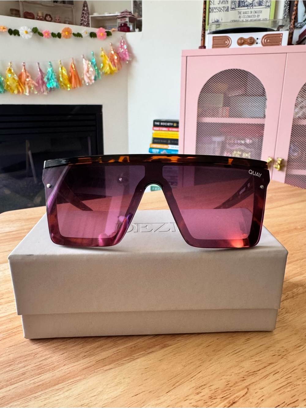 Quay Oversized Shield Sunglasses in Purple Gradient